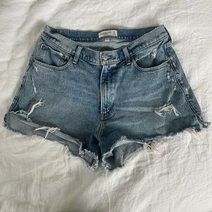 Abercrombie & Fitch Curve Love 90s High Rise Cutoff Shorts